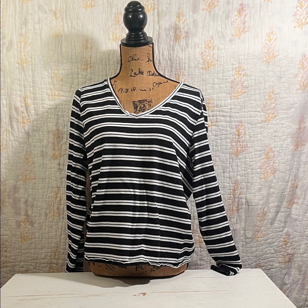 Black and White Striped Women's Top size XL